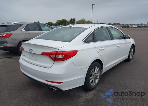 2017 Hyundai Sonata z USA, uszkodzony, nr VIN 5NPE24AF2HH570610